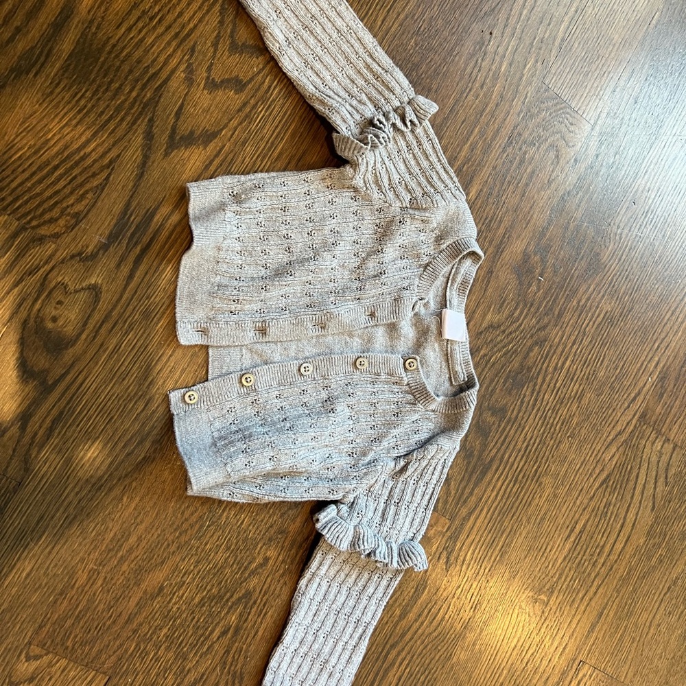 GAP Gray Ruffled Knit Cardigan - Picture 3 of 3